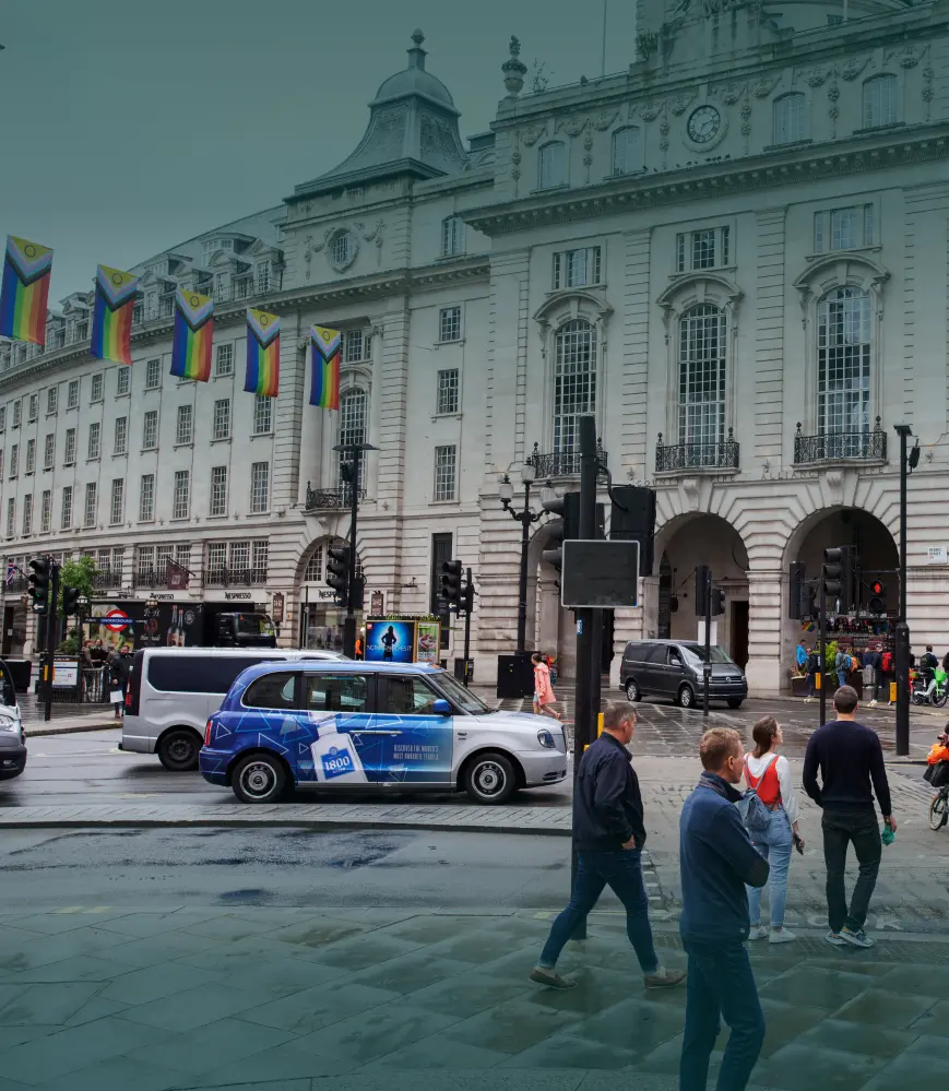 Drovo campaign on electric taxi in Picadilly circus